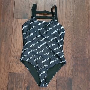 Les Do Makeup Black & White Swimsuit with Ladder Style Back size Large